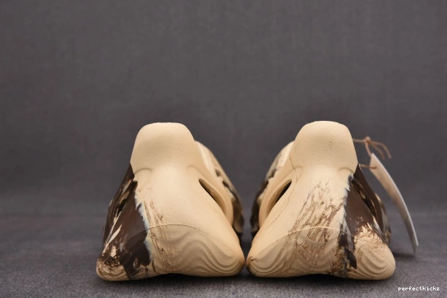 MX Clay Cream Yeezy RNNR Adidas GX8774 Foam 0808